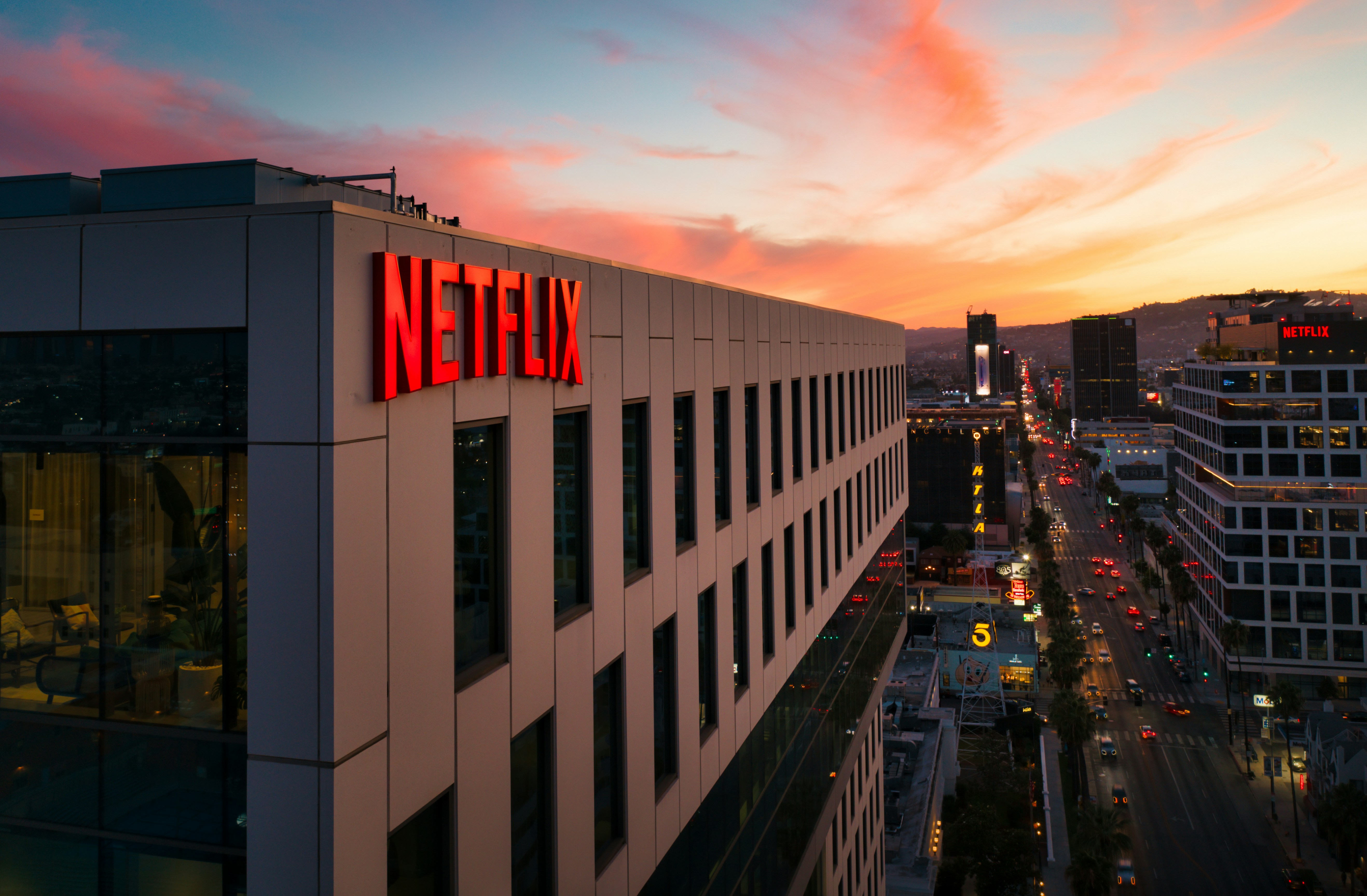 How Netflix Uses AI to Revolutionize Streaming Industry